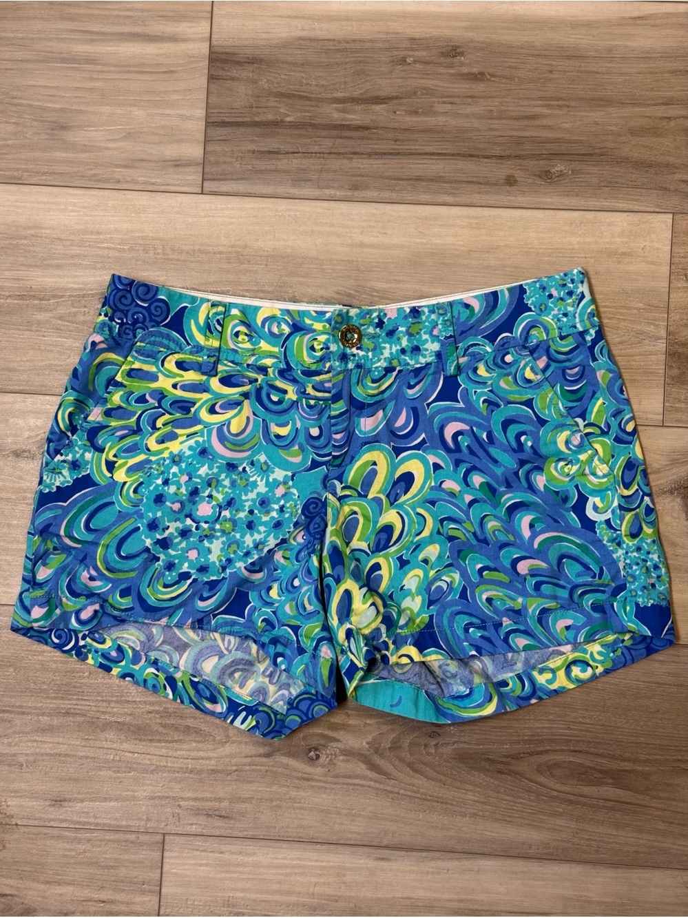 Lilly Pulitzer Blue Green Multicolor Printed Cotton Shorts. Size 8